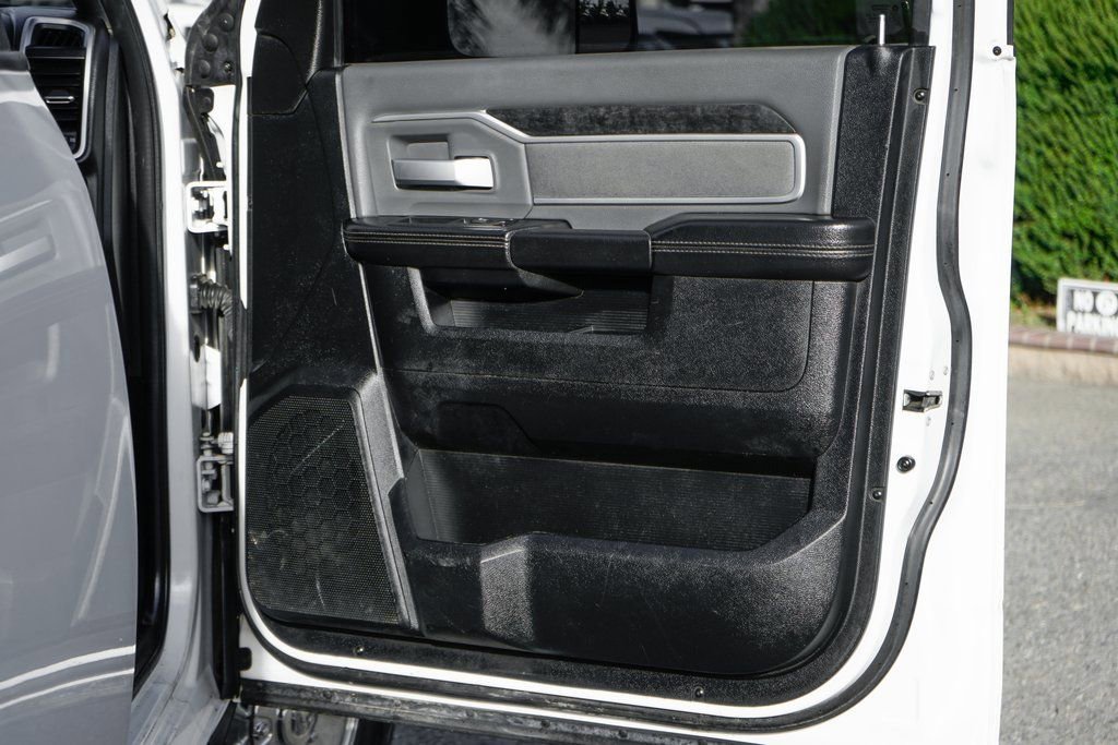 Used 2021 RAM 3500 Big Horn image 38