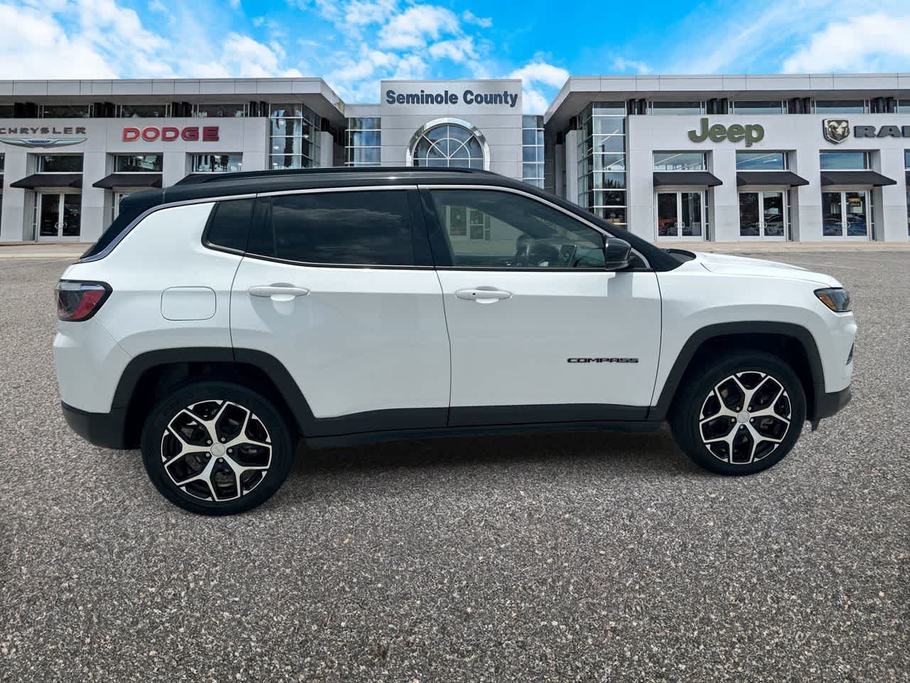 Certified 2024 Jeep Compass Limited AWD/4WD image 9