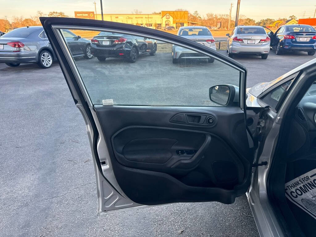 Used 2018 Ford Fiesta SE image 9