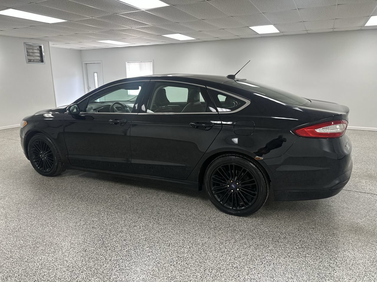 Used 2016 Ford Fusion SE w/ Equipment Group 202A FWD image 6