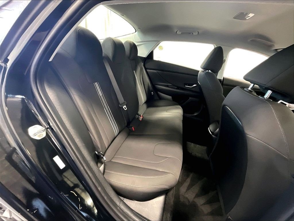 Used 2023 Hyundai Elantra SEL w/ Convenience Package FWD image 16