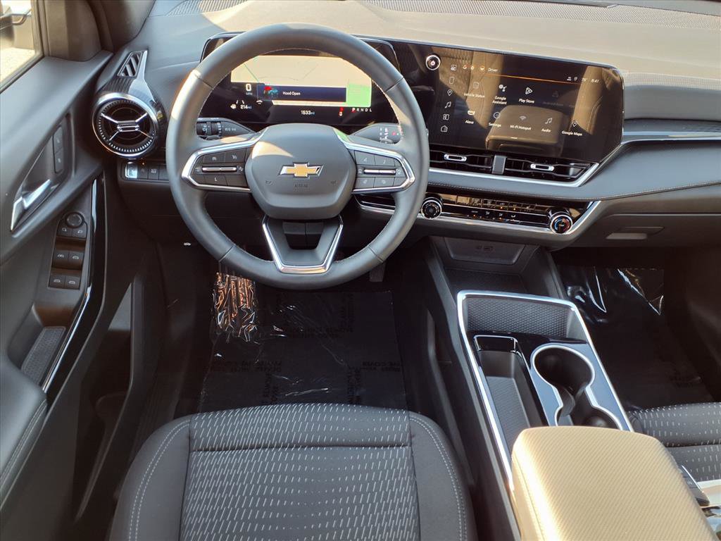 Used 2025 Chevrolet Equinox LT image 2