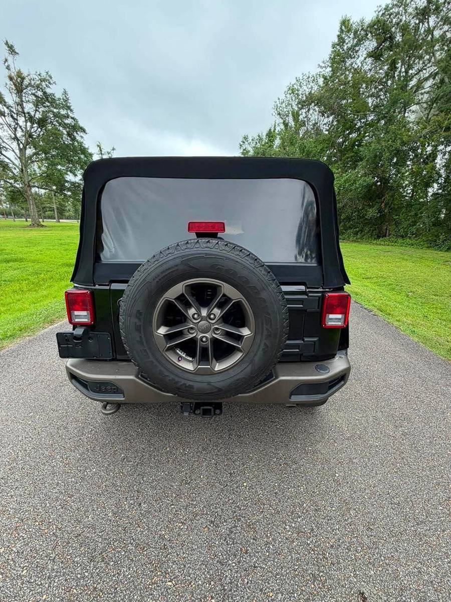 Used 2017 Jeep Wrangler Unlimited Sahara AWD/4WD image 10