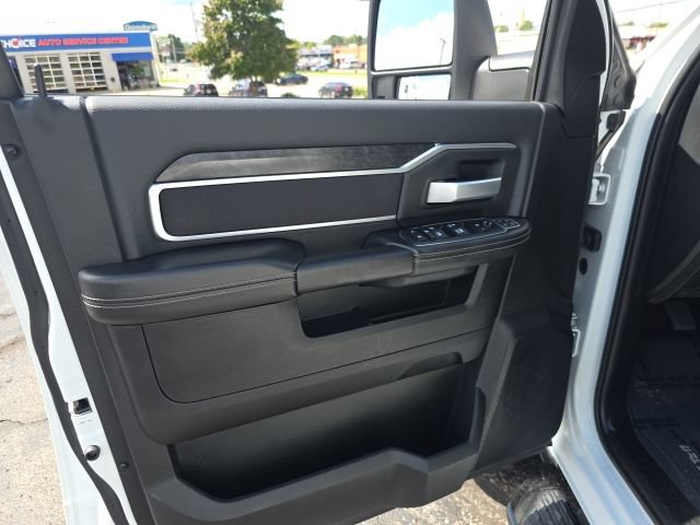 Used 2024 RAM 2500 Big Horn w/ Night Edition AWD/4WD image 12