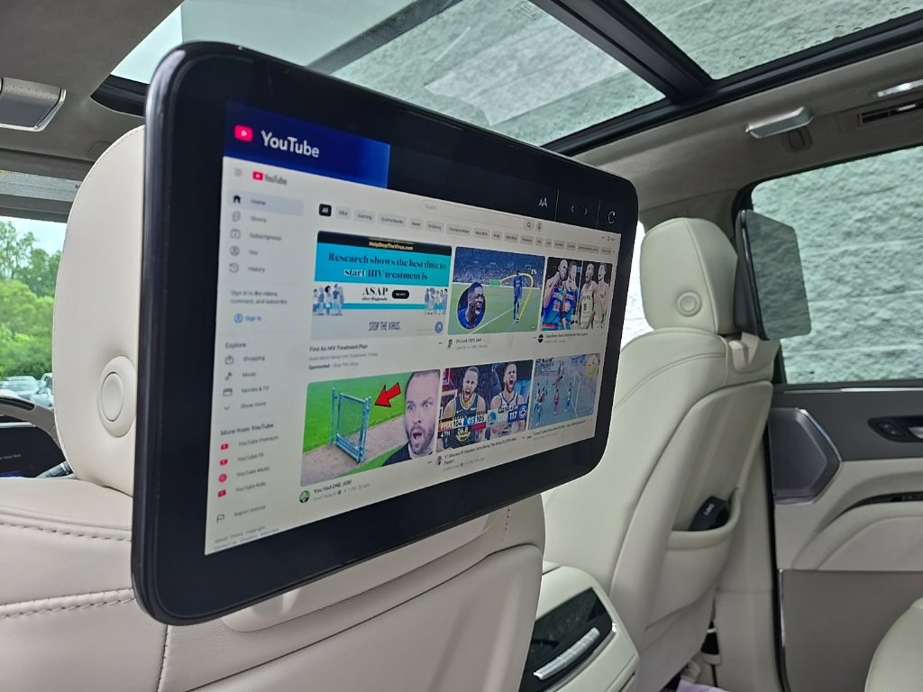 Certified 2024 Cadillac Escalade Sport Platinum w/ LPO, Floor Liner Package AWD/4WD image 21