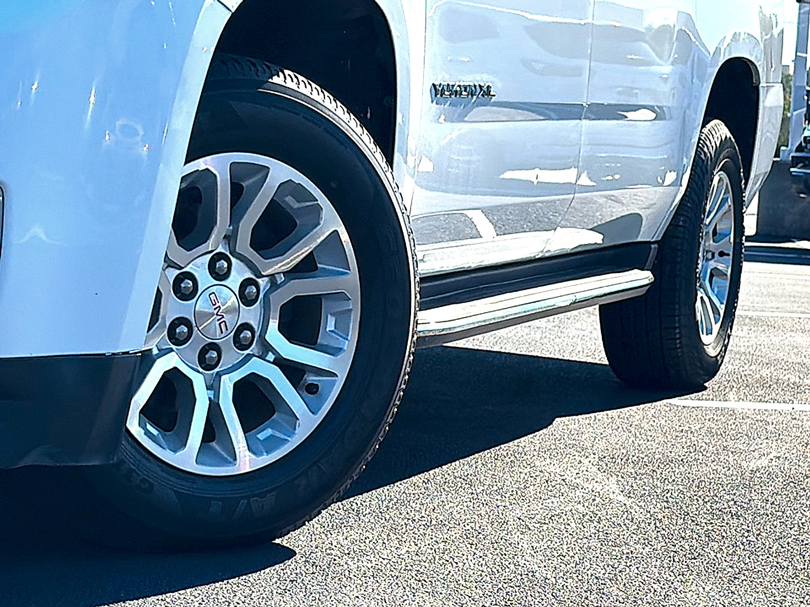 Used 2020 GMC Yukon XL SLT AWD/4WD image 3