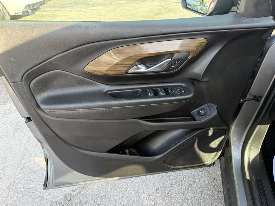 Used 2018 GMC Terrain SLE w/ Driver Convenience Package AWD/4WD image 8