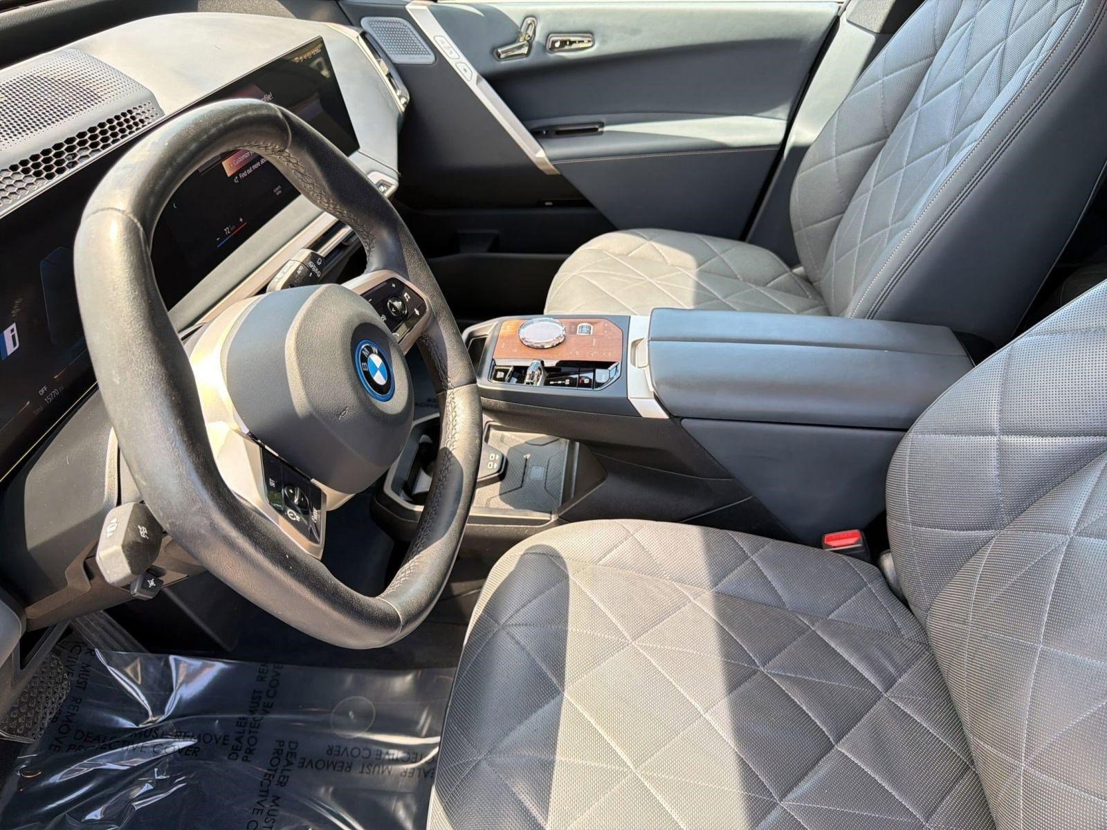 Certified 2023 BMW iX xDrive50 w/ Premium Package AWD/4WD image 4