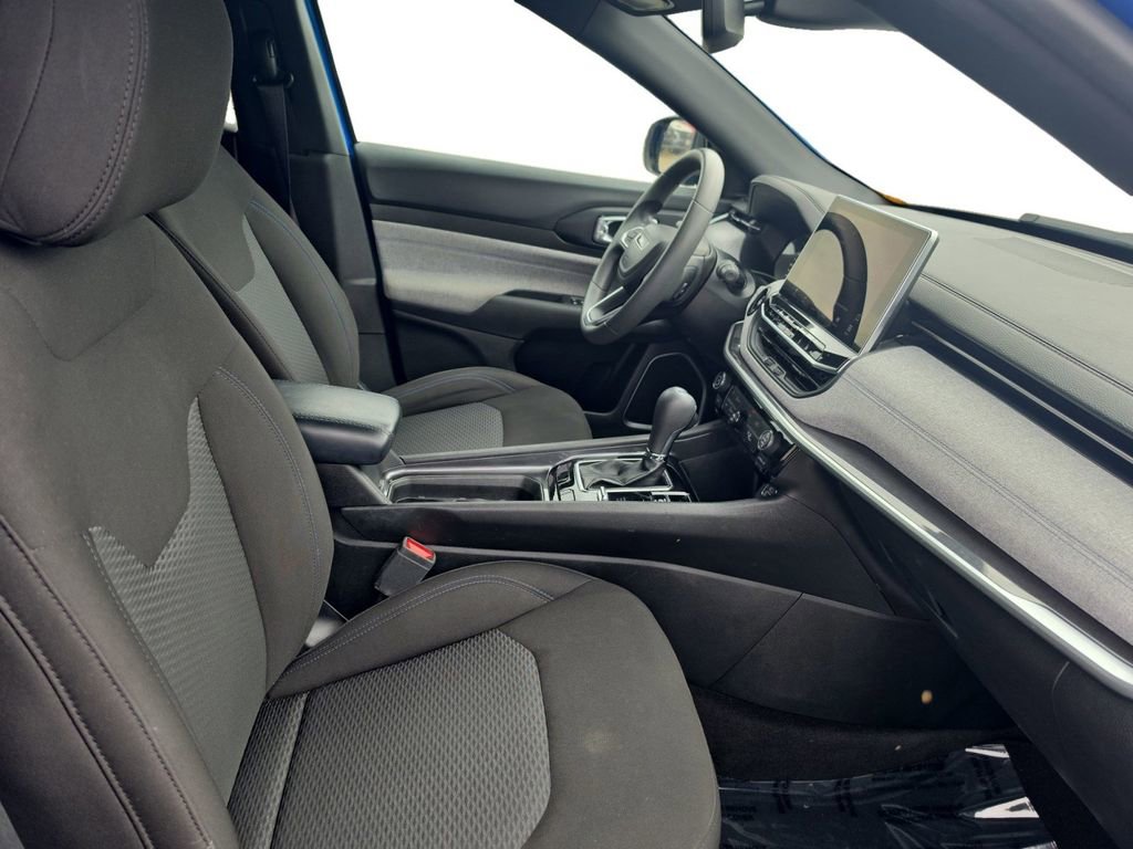 Used 2023 Jeep Compass Sport AWD/4WD image 15