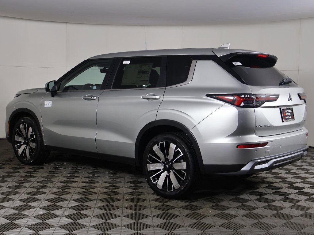 New 2026 Mitsubishi Outlander SE image 11