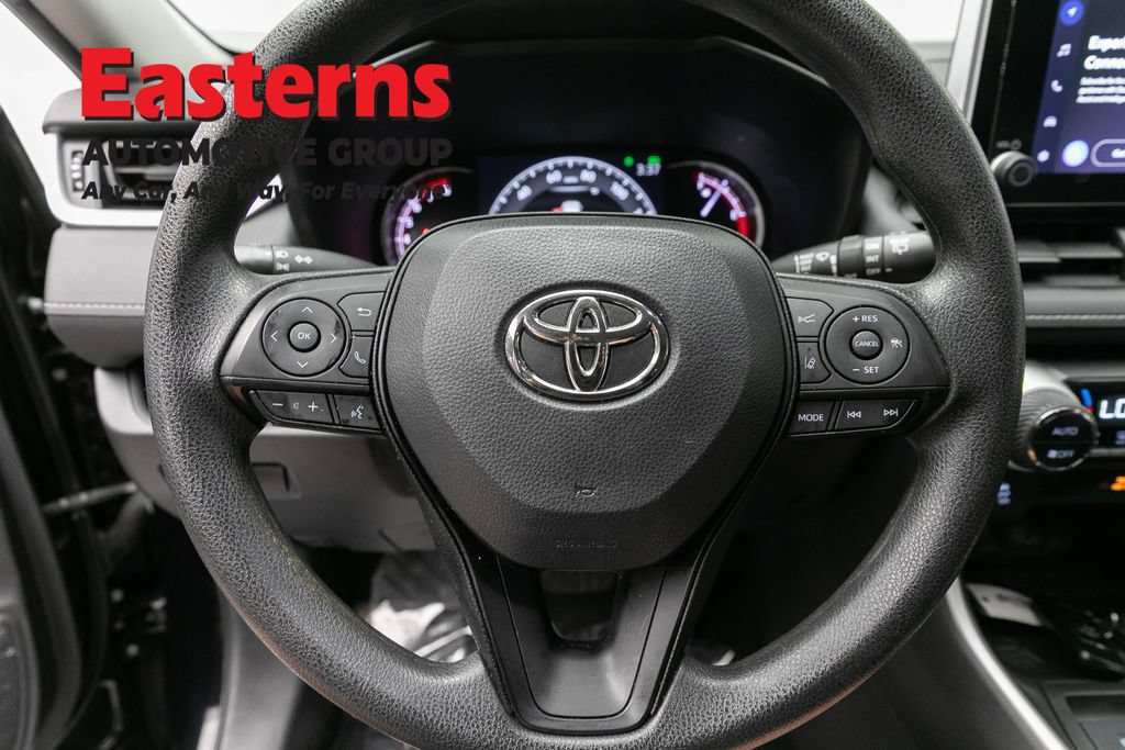 Used 2023 Toyota RAV4 XLE AWD/4WD image 10