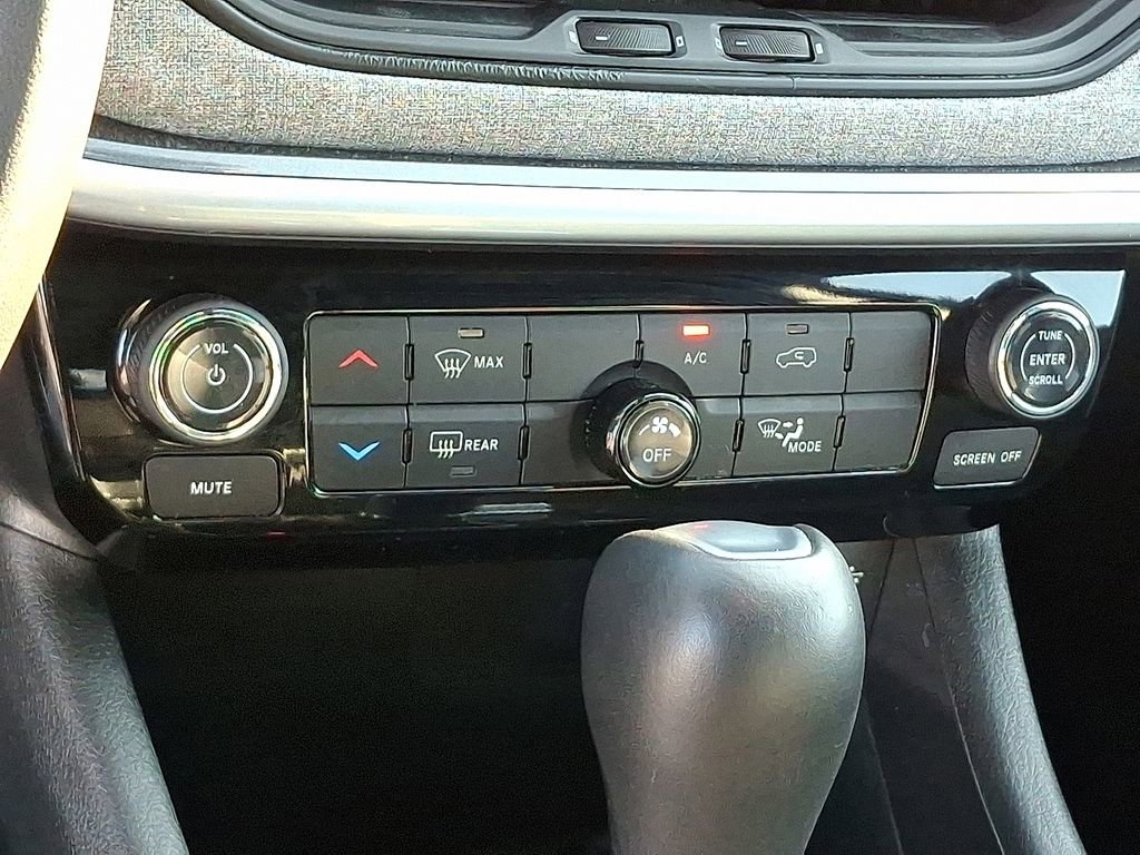 Used 2024 Jeep Compass Latitude image 15