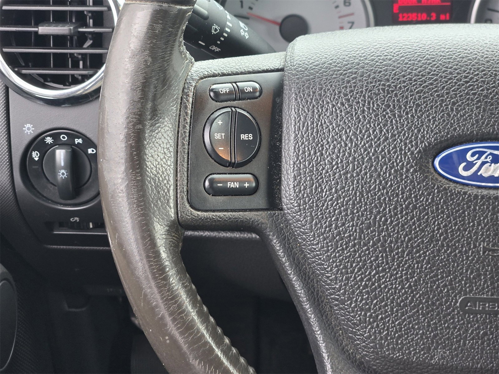 Used 2007 Ford Explorer Sport Trac Limited image 25