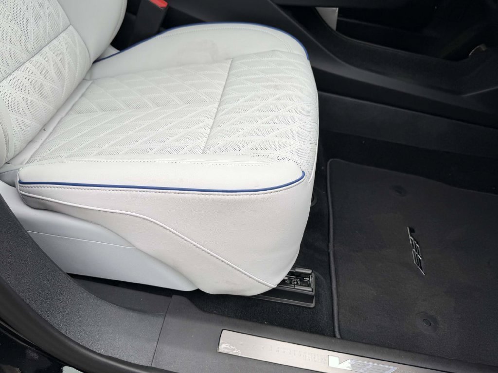 New 2026 Cadillac Optiq V AWD/4WD image 9