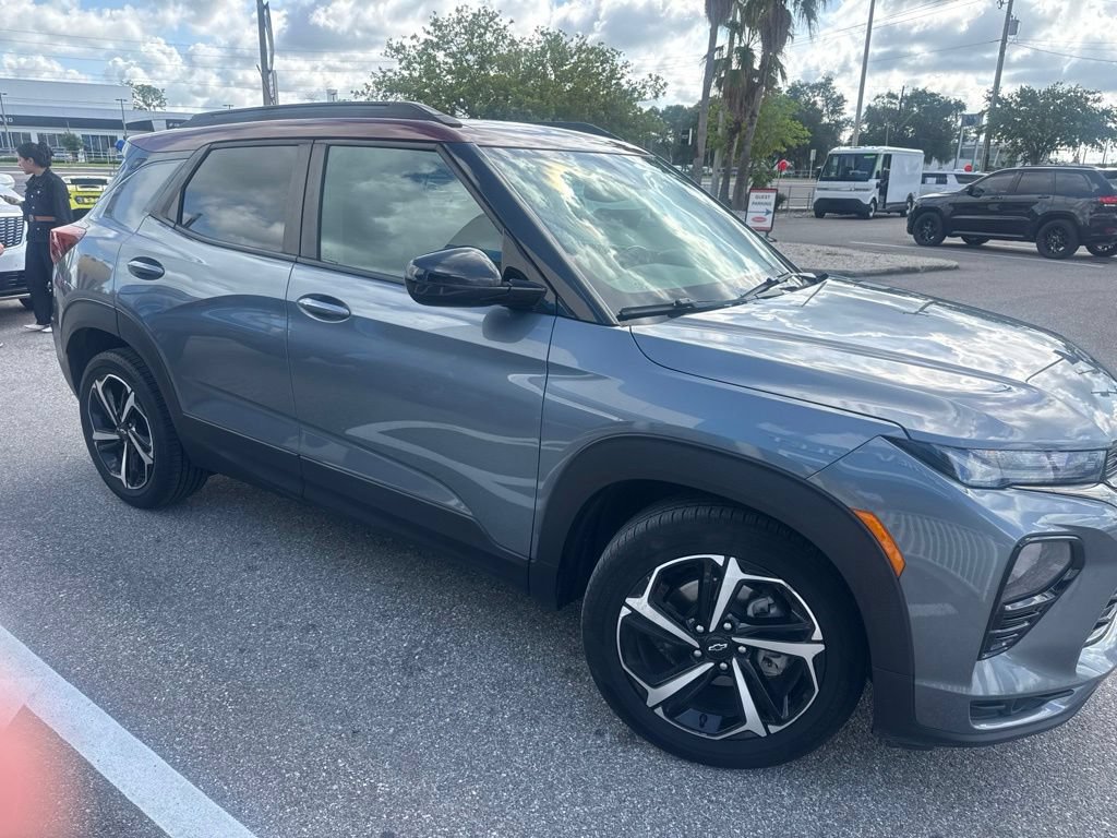Used 2022 Chevrolet TrailBlazer RS w/ Technology Package FWD image 3