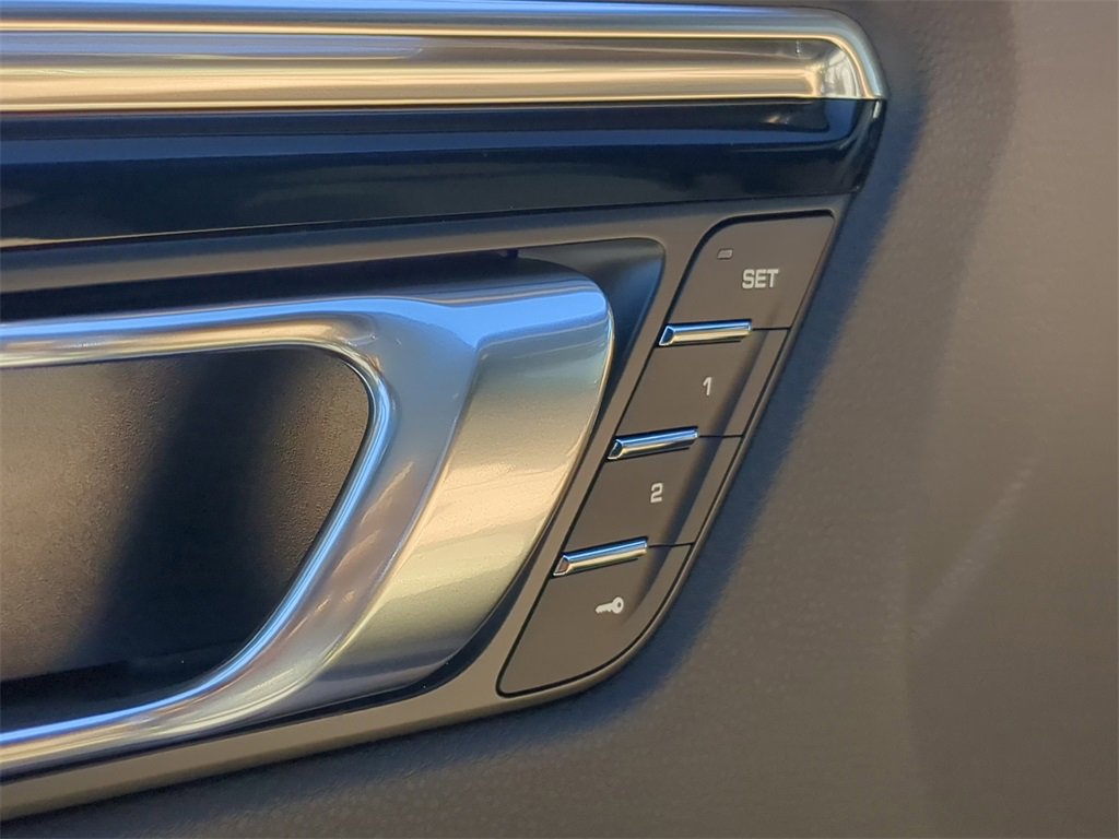 New 2026 Porsche Macan Base image 28