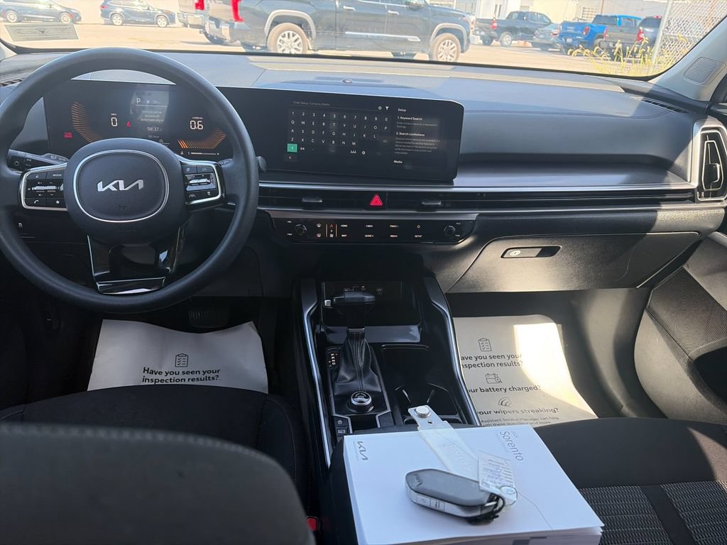 Used 2024 Kia Sorento LX FWD image 16