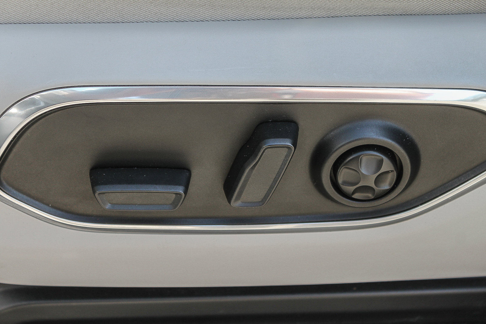 Used 2023 Jeep Wagoneer L Series III w/ Premium Group I image 24