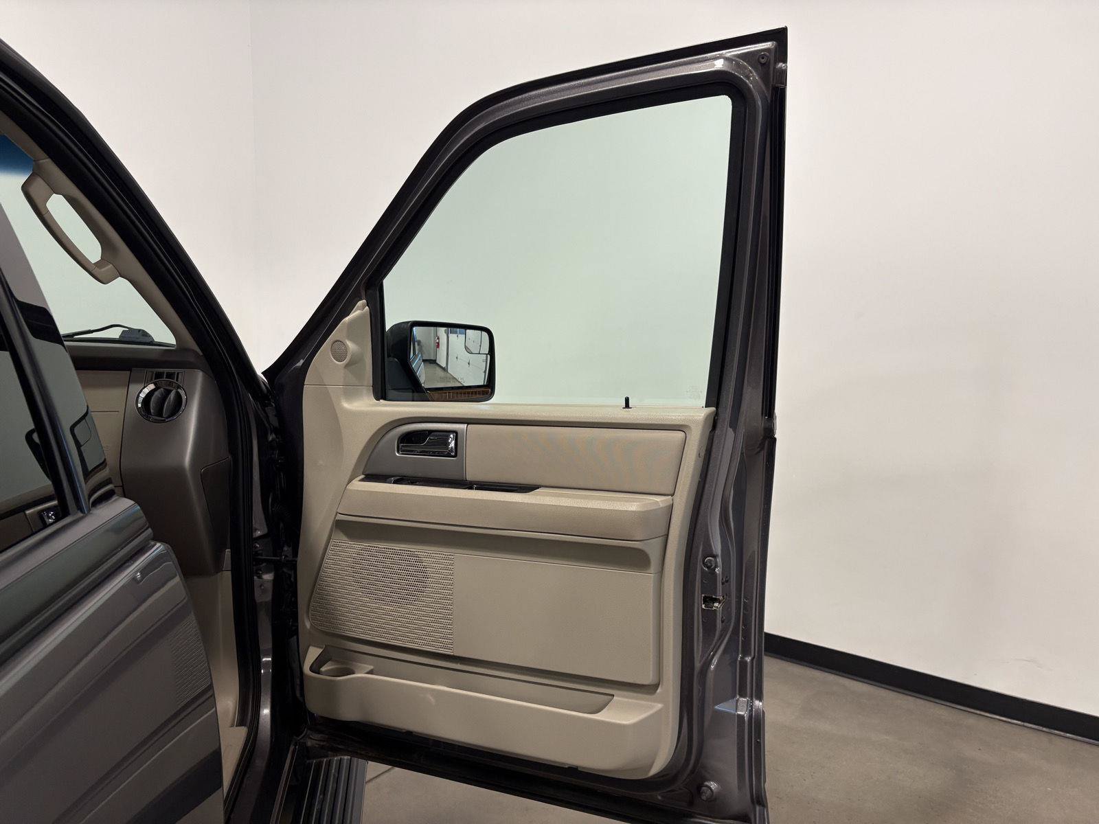 Used 2012 Ford Expedition Limited AWD/4WD image 40