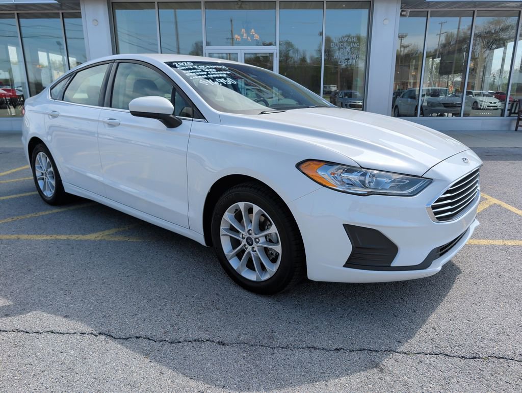 Used 2020 Ford Fusion SE image 1