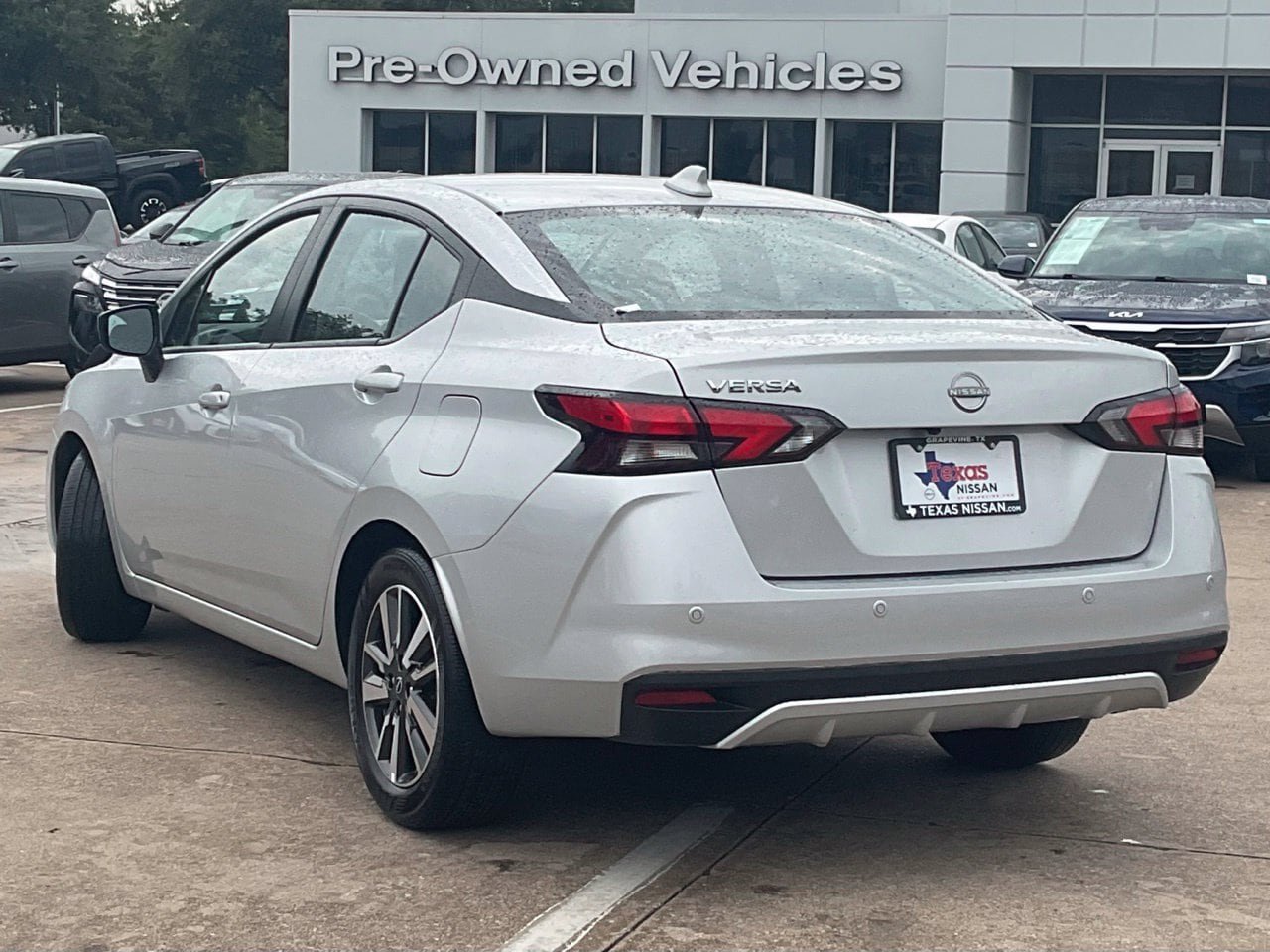 Used 2025 Nissan Versa SV FWD image 6
