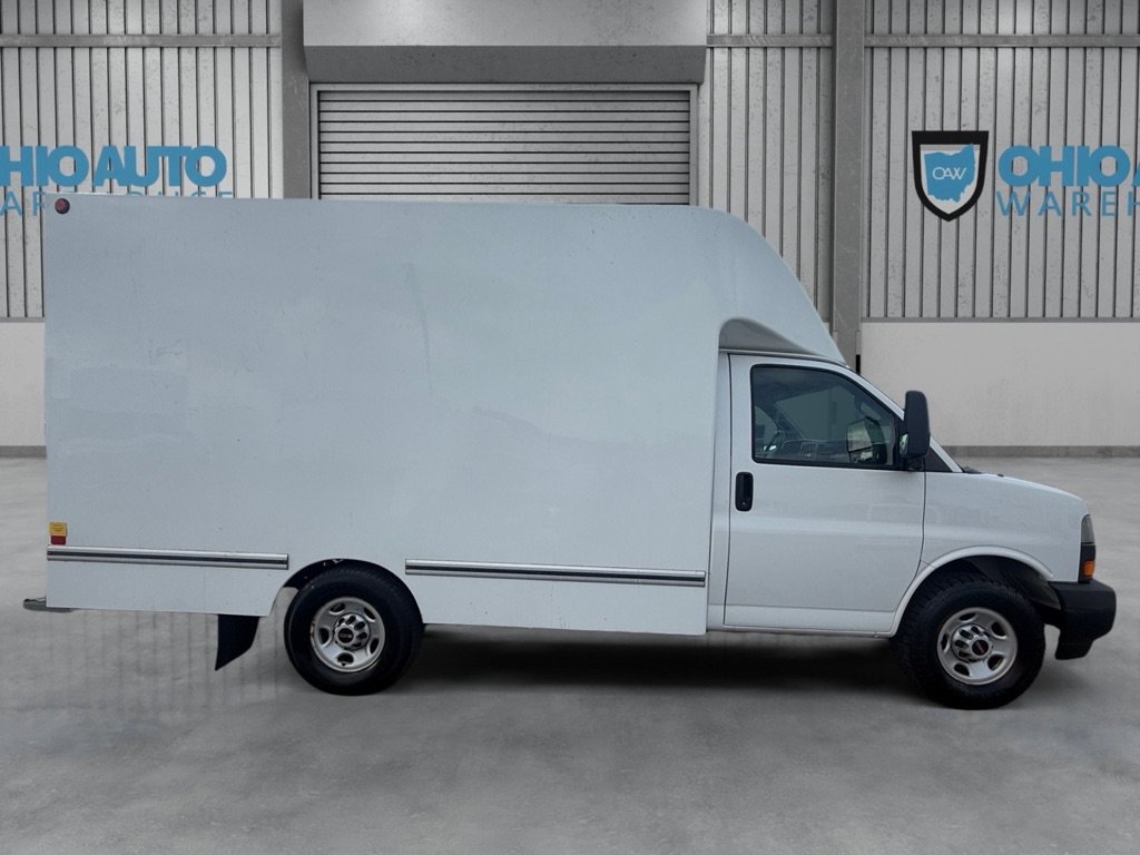 Used 2019 GMC Savana 3500 w/ Driver Convenience Package RWD image 4