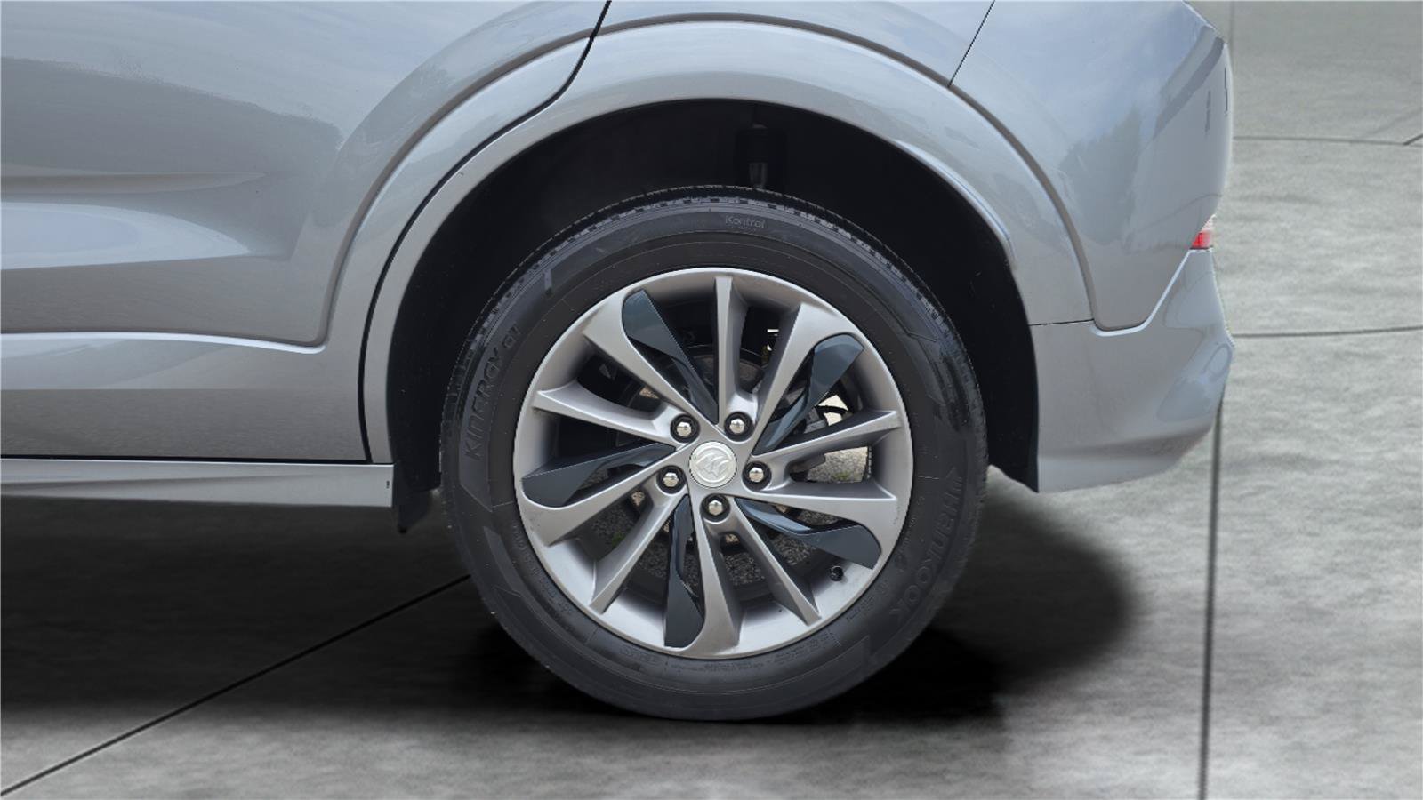 Used 2023 Buick Encore GX Select w/ Sport Touring Package FWD image 31