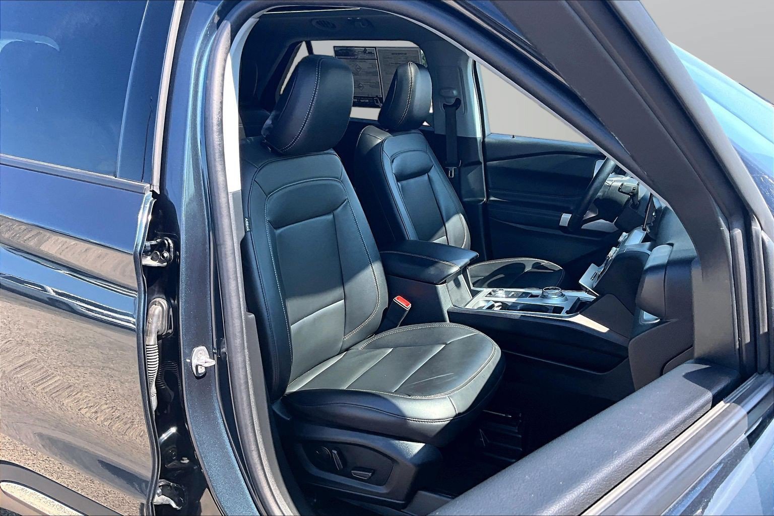 Used 2023 Ford Explorer XLT w/ Equipment Group 202A AWD/4WD image 7