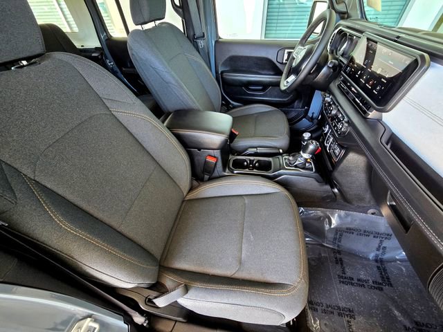 Certified 2025 Jeep Wrangler Unlimited Sahara w/ Safety Group AWD/4WD image 22