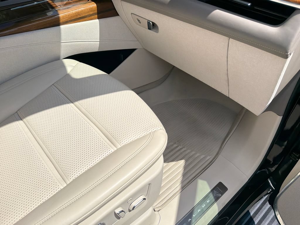 Used 2024 Cadillac Escalade Sport Platinum w/ LPO, Floor Liner Package AWD/4WD image 44