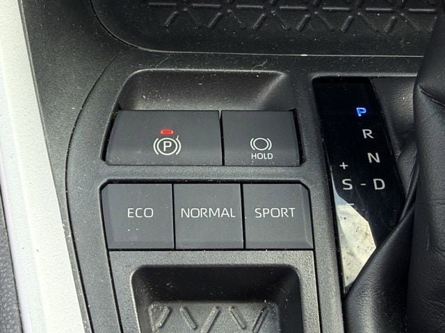 Used 2019 Toyota RAV4 XLE FWD image 20
