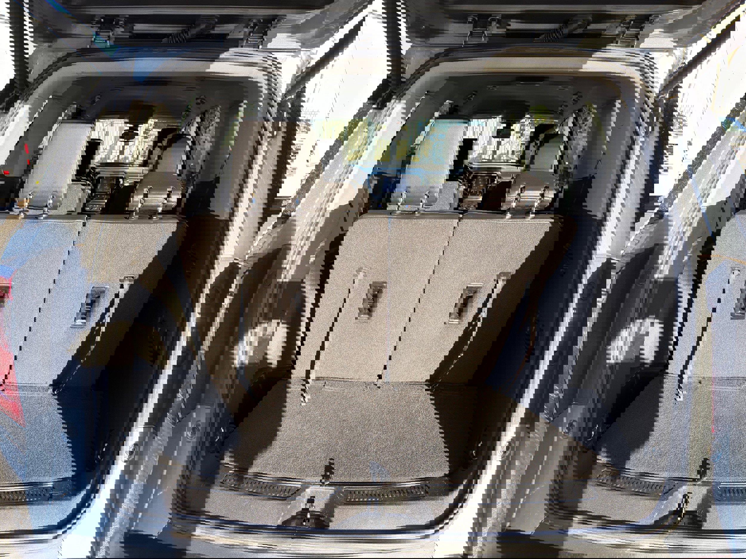 Used 2023 GMC Acadia SLT image 16