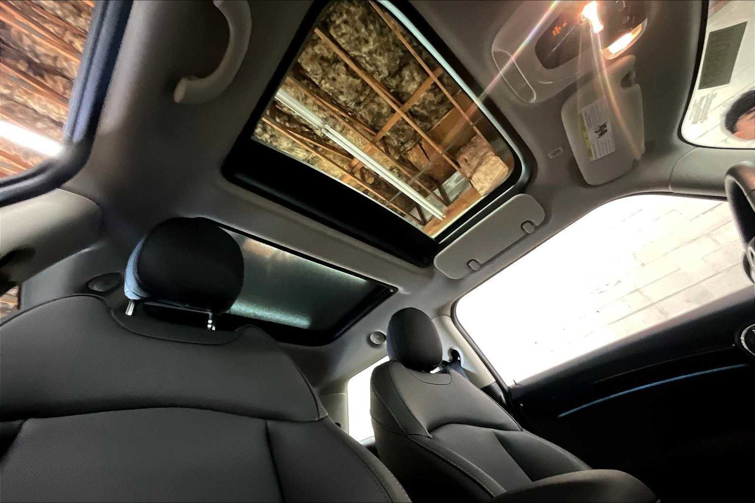 Used 2024 MINI Cooper SE image 25