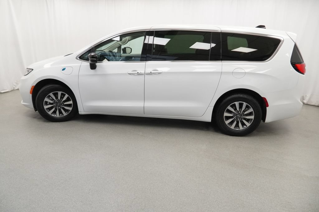 Used 2024 Chrysler Pacifica Limited FWD image 15