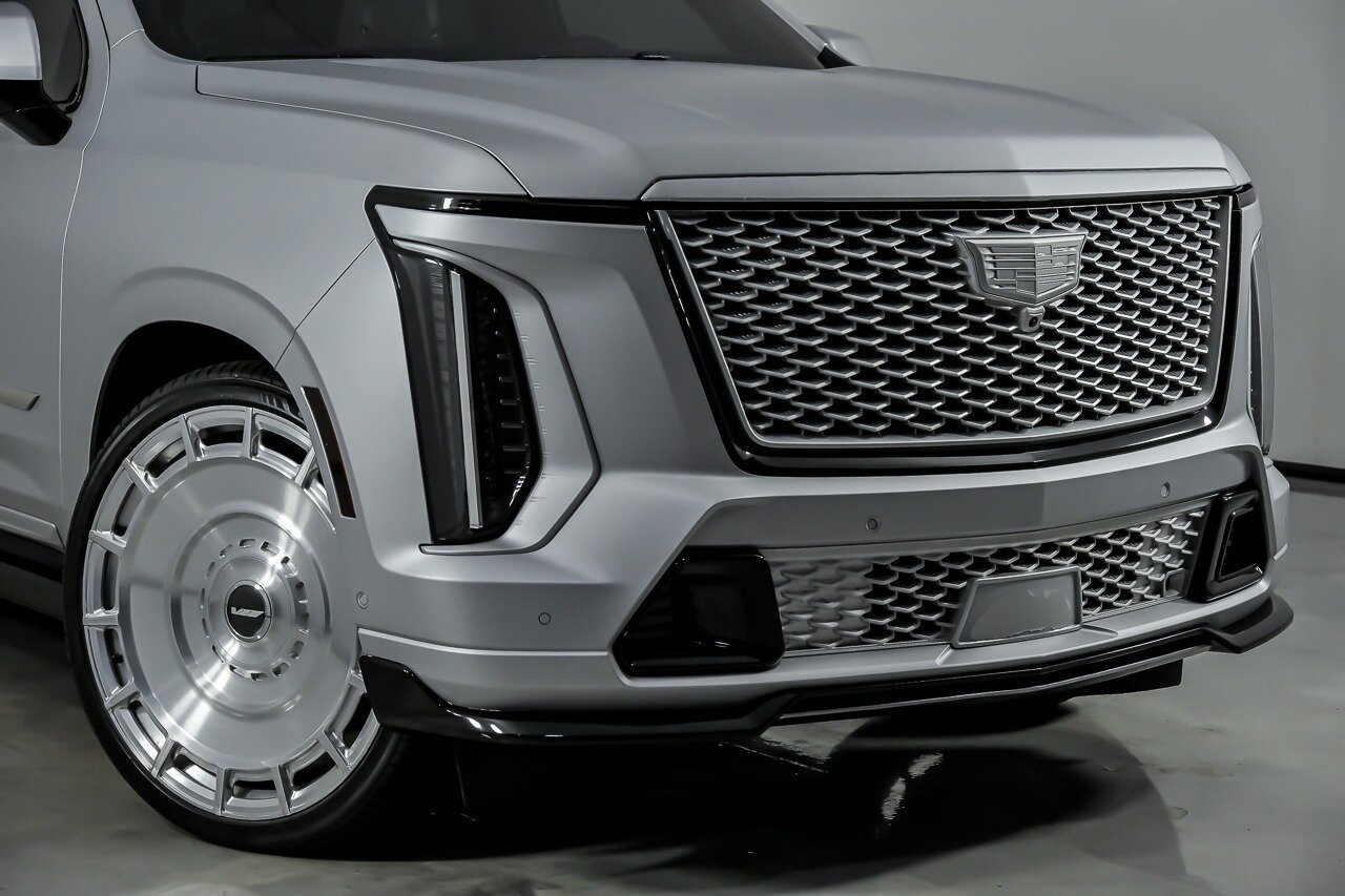 Used 2025 Cadillac Escalade ESV V AWD/4WD image 3