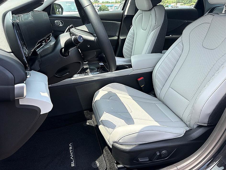 New 2026 Hyundai Elantra Limited FWD image 8