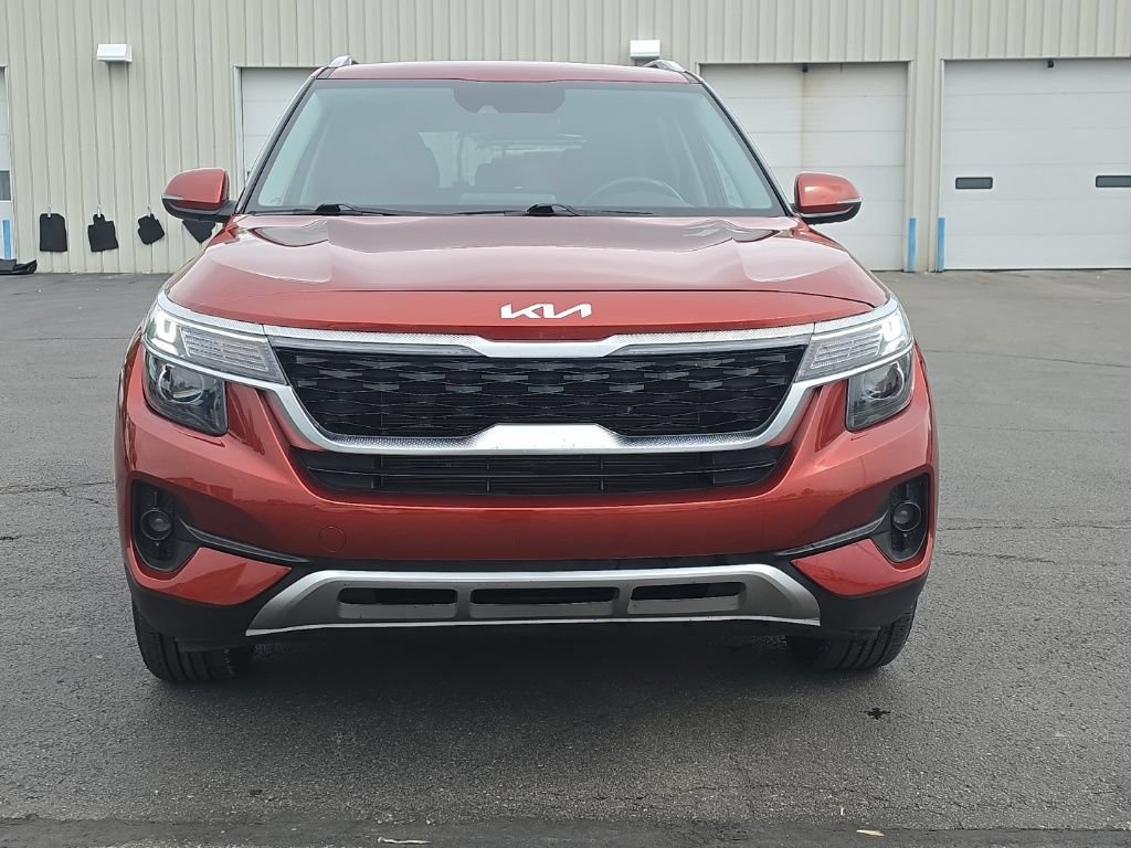 Used 2023 Kia Seltos S w/ Navigation Package FWD image 2