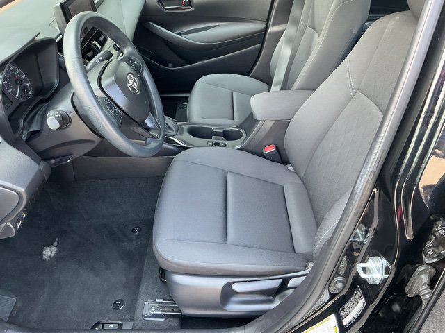 Used 2025 Toyota Corolla LE FWD image 12