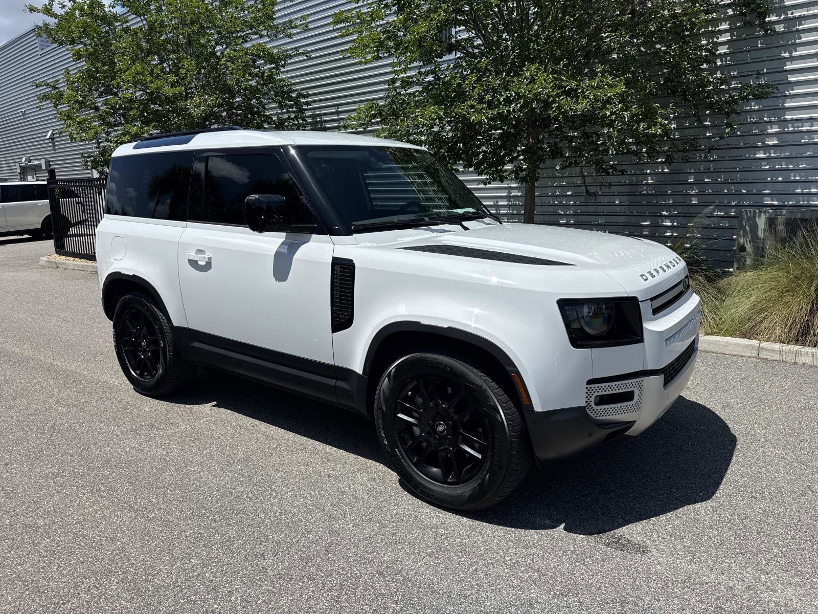 Used 2023 Land Rover Defender 90 SE AWD/4WD image 4