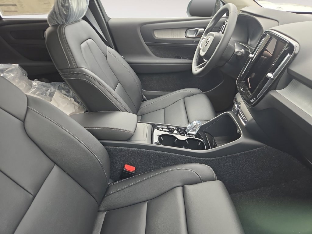 New 2026 Volvo XC40 B5 Plus w/ Protection Package Premier AWD/4WD image 2