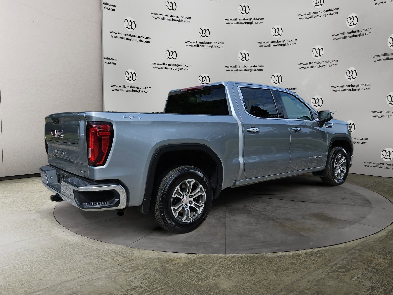 Used 2025 GMC Sierra 1500 SLT image 5