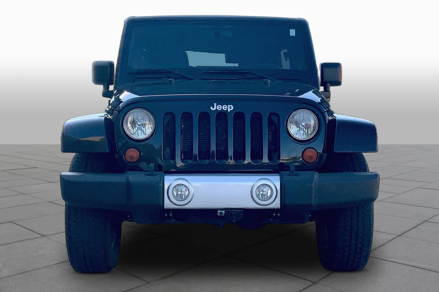 Used 2012 Jeep Wrangler Unlimited Sahara w/ Connectivity Group AWD/4WD image 3
