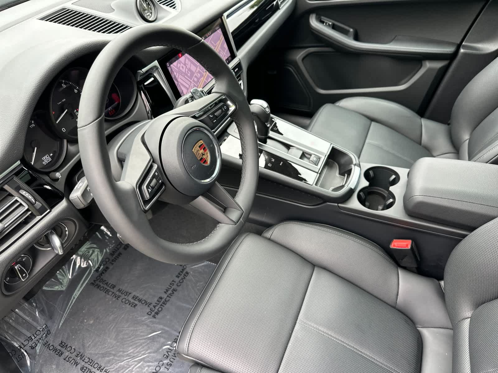 Certified 2026 Porsche Macan AWD/4WD image 4