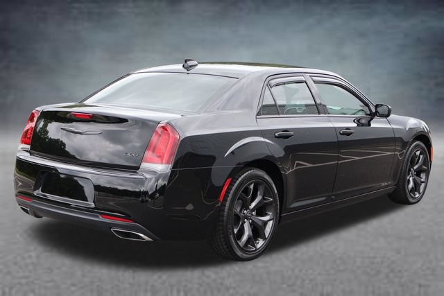 Used 2022 Chrysler 300 Touring w/ Sport Appearance Package RWD image 3