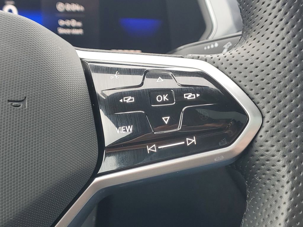 Used 2022 Volkswagen Tiguan SE R-Line image 24