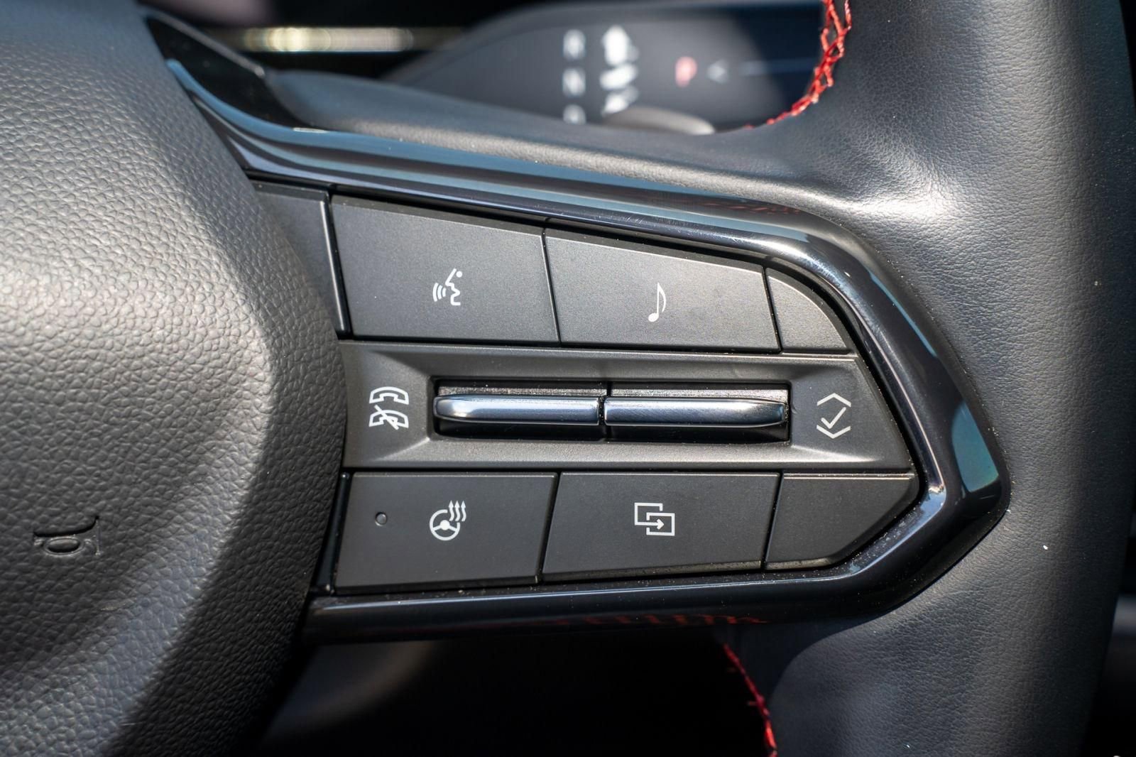 Used 2025 Chevrolet Equinox RS w/ Safety and Technology Package FWD image 31