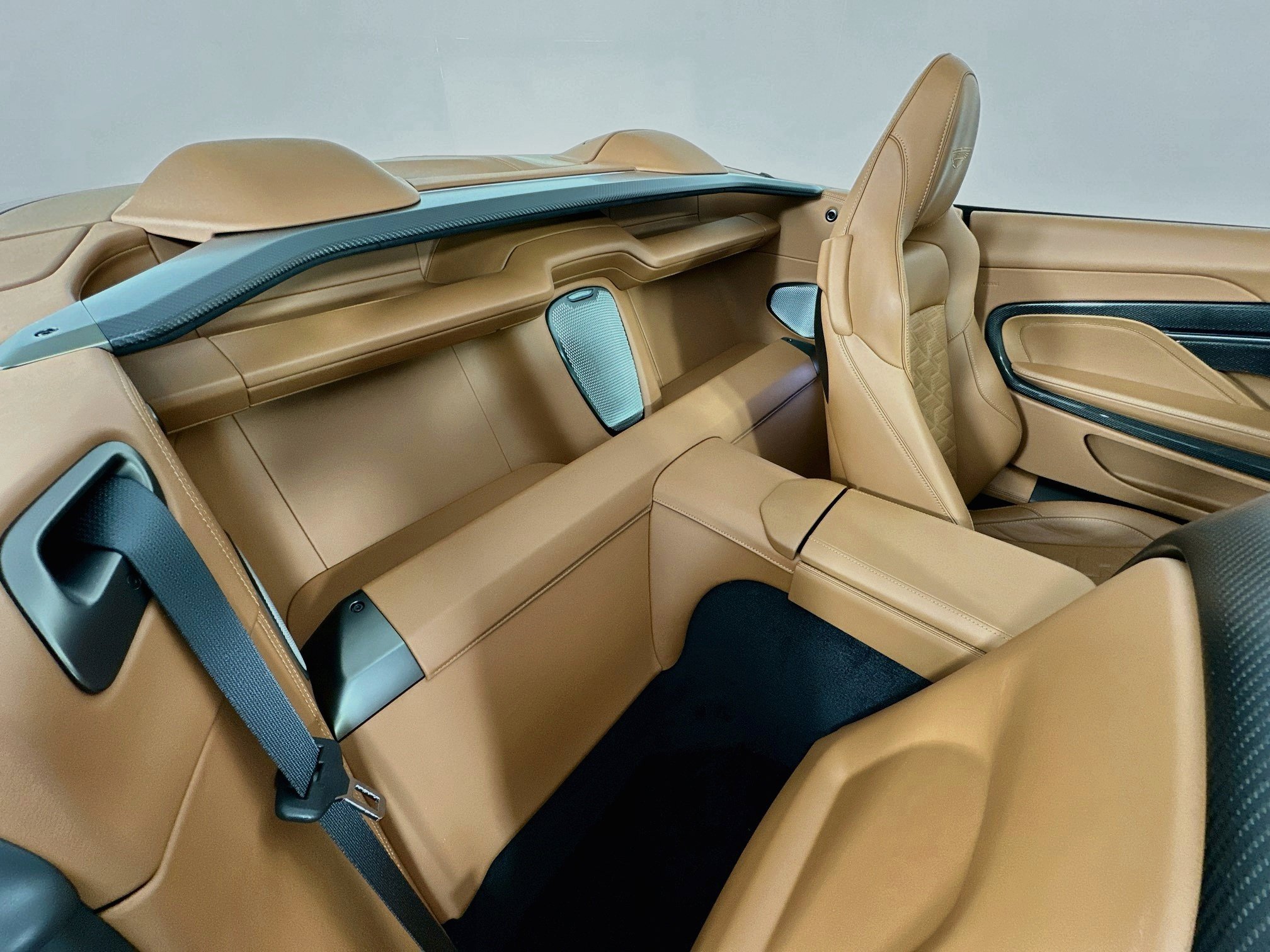 New 2026 Aston Martin Vanquish Convertible RWD image 25