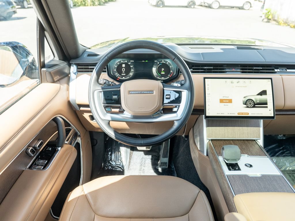 Used 2025 Land Rover Range Rover SE AWD/4WD image 13