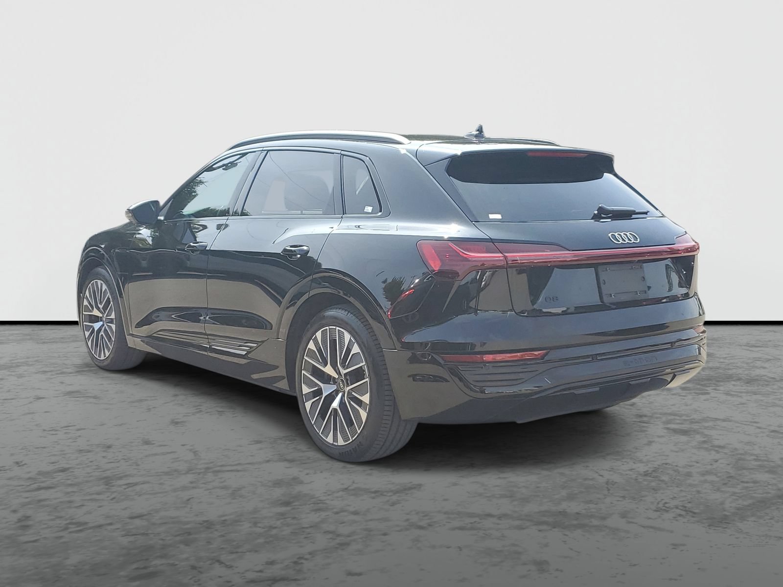 Used 2024 Audi Q8 e-tron Premium Plus AWD/4WD image 3