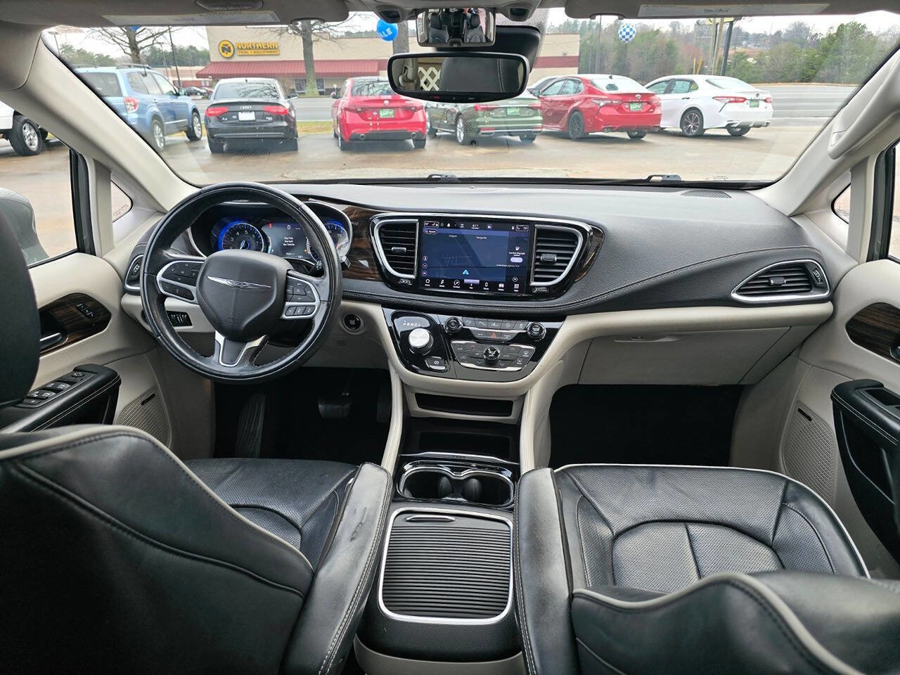 Used 2022 Chrysler Pacifica Limited FWD image 22